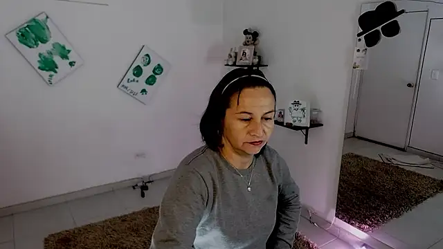 lollita 23  online show from October 26, 2025, 1:44 pm