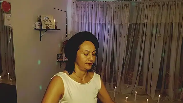 lollita 23  online show from October 18, 2025, 8:44 pm