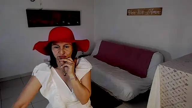 lollita 23  online show from November 28, 2025, 7:47 pm