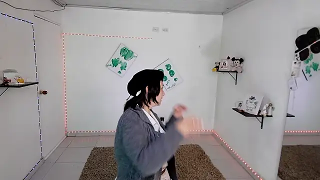 lollita 23  online show from February 23, 2026, 7:03 pm