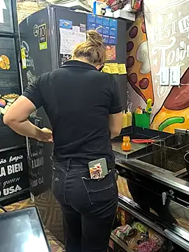 jennstudio93 online show from November 4, 2025, 7:23 am