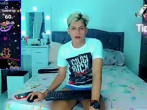 Liamscott  online show from March 23, 2025, 6:26 am