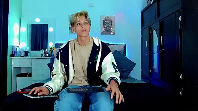 Liamscott  online show from September 20, 2025, 7:52 pm