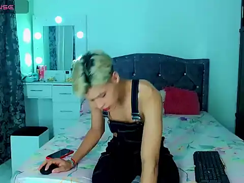 Liamscott  online show from March 22, 2025, 3:52 am