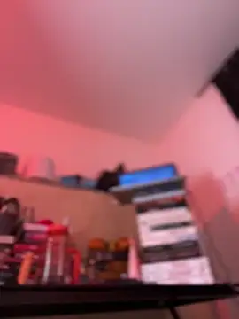 JulianaCastillo online show from December 17, 2025, 9:25 am