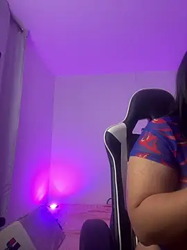 Snapshot of JulianaCastillo chatting on March 5, 2025, 8:10 am JulianaCastillo online show from March 5, 2025, 8:10 am