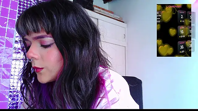 Snapshot of purple_em69 chatting on March 3, 2025, 6:35 pm purple em69 online show from March 3, 2025, 6:35 pm