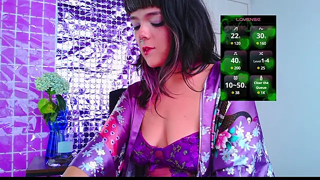 Snapshot of purple_em69 chatting on March 12, 2025, 5:49 pm purple em69 online show from March 12, 2025, 5:49 pm