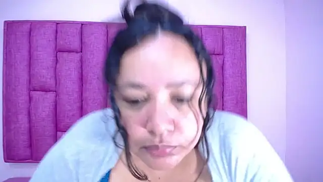 CrushOnMe  online show from October 24, 2025, 7:29 am