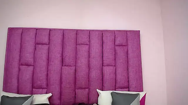 CrushOnMe  online show from October 19, 2025, 1:36 pm