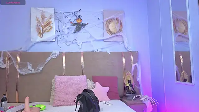 Snapshot of sarah_cruzz_ chatting on October 22, 2025, 12:32 am sarah cruzz online show from October 22, 2025, 12:32 am