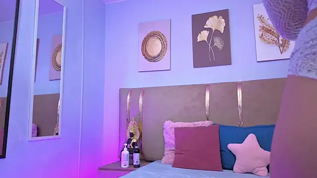 Snapshot of sarah_cruzz_ chatting on November 22, 2025, 1:48 am sarah cruzz online show from November 22, 2025, 1:48 am