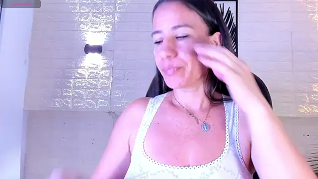 Snapshot of millie_brown21 chatting on May 28, 2026, 8:04 pm millie brown21 online show from May 28, 2026, 8:04 pm