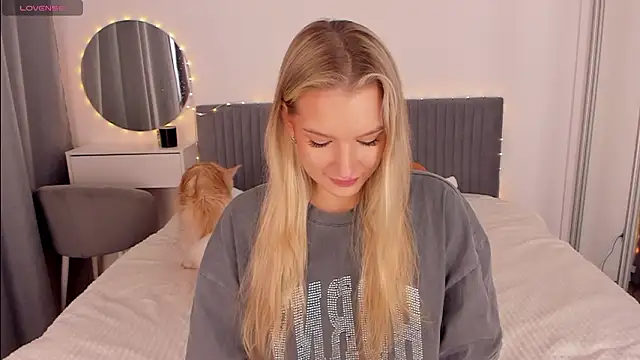 CassieRayss online show from March 13, 2026, 9:36 am