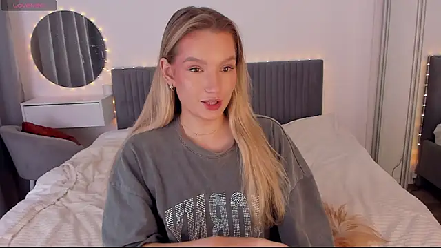 CassieRayss online show from December 17, 2025, 7:46 am