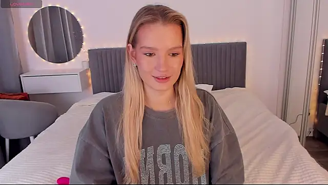 CassieRayss online show from December 5, 2025, 12:15 pm