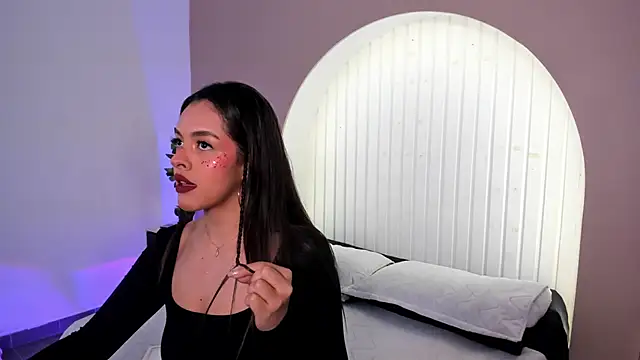 martina duque  online show from March 11, 2026, 5:40 pm