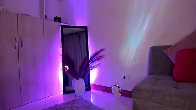 martina duque  online show from February 27, 2025, 3:40 am