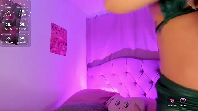 charlotte-Love09 online show from September 17, 2025, 5:20 am