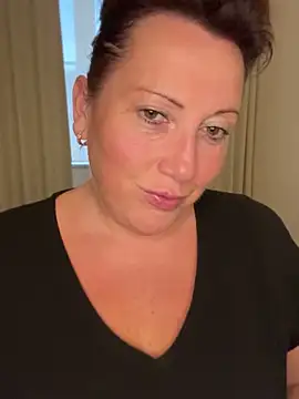 xsexycurvymilf online show from October 8, 2025, 3:24 pm