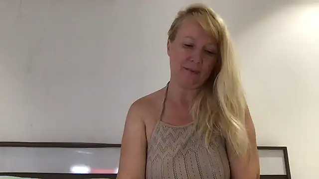 EmmaInLove23 online show from March 4, 2025, 2:06 am