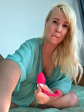 EmmaInLove23 online show from October 1, 2025, 1:55 am