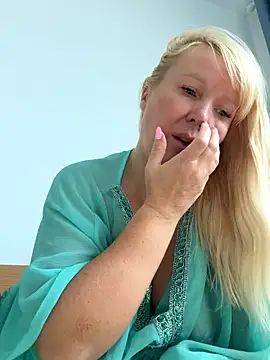 EmmaInLove23 online show from September 22, 2025, 2:50 am