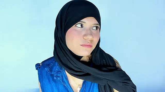 Snapshot of hanaa_18 chatting on January 19, 2025, 2:36 am hanaa 18 online show from January 19, 2025, 2:36 am