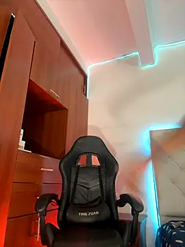 ivannapretyts online show from November 12, 2025, 4:33 pm