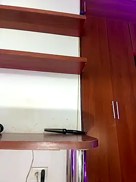 ivannapretyts online show from September 17, 2025, 4:42 pm