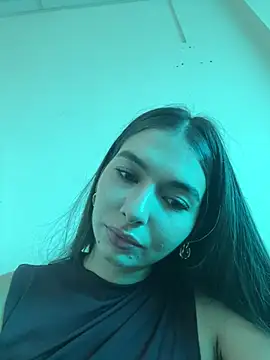 Snapshot of Coralinee_01 chatting on May 14, 2026, 5:10 pm Coralinee 01 online show from May 14, 2026, 5:10 pm