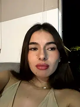 Snapshot of Coralinee_01 chatting on June 8, 2026, 1:28 am Coralinee 01 online show from June 8, 2026, 1:28 am