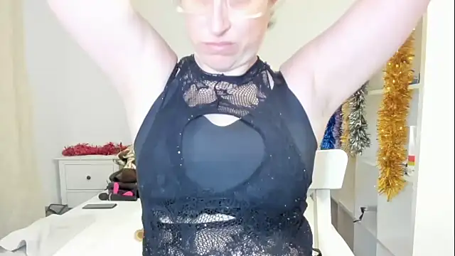 emmita69  online show from December 21, 2025, 11:16 pm