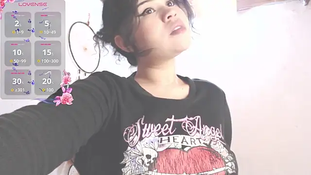 Amara18  online show from November 16, 2025, 5:01 am