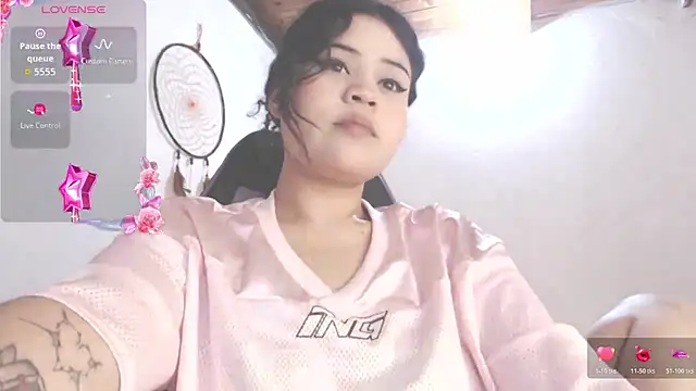 Amara18  online show from November 25, 2025, 2:17 pm