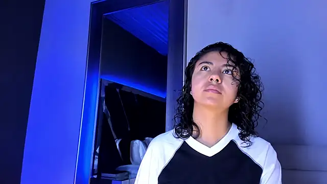 Amareto  online show from September 18, 2025, 1:14 pm