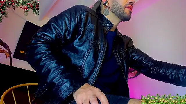 LatinMilk  online show from December 5, 2025, 1:05 am