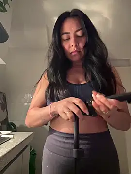 PetitLumiere online show from September 25, 2025, 3:34 am