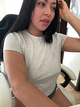 PetitLumiere online show from February 25, 2025, 3:42 pm