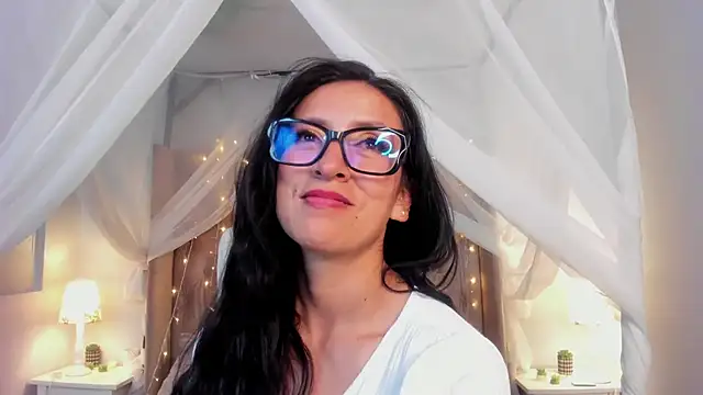 kira moon   online show from March 16, 2025, 11:26 pm