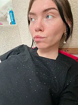 Lisaaa Alisa online show from April 22, 2026, 8:21 am