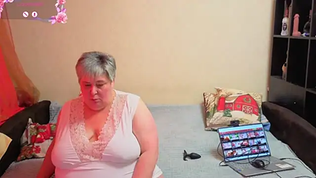 Snapshot of Klio5678 chatting on February 19, 2026, 8:55 am Klio5678 online show from February 19, 2026, 8:55 am