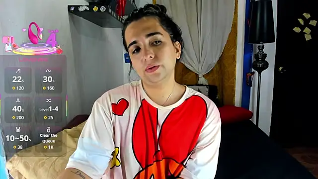 Snapshot of SARAMISHA chatting on October 14, 2025, 5:57 pm SARAMISHA online show from October 14, 2025, 5:57 pm