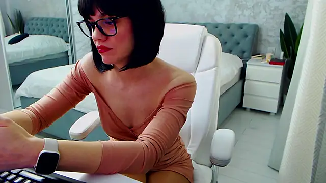 Ellysse  online show from February 10, 2026, 11:42 am