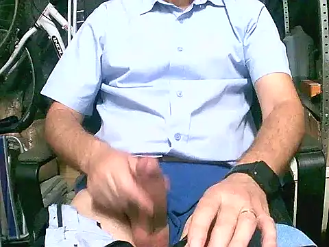 Snapshot of dar12173 chatting on June 2, 2026, 3:45 pm dar12173 online show from June 2, 2026, 3:45 pm