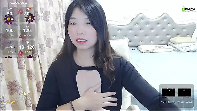 -Shirleyni  online show from November 18, 2025, 1:58 pm