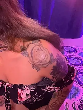 LiliJones  online show from November 17, 2025, 1:26 pm