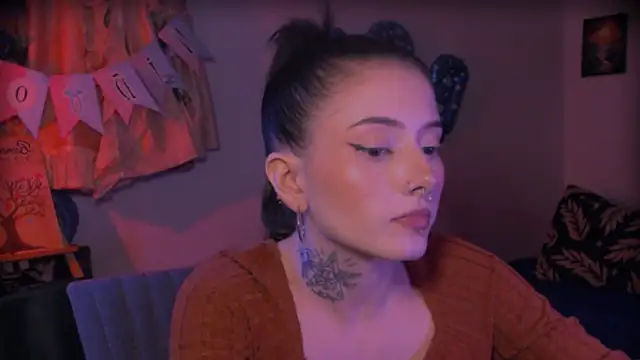 LiliJones  online show from April 4, 2026, 6:58 pm