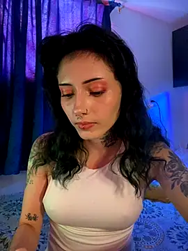 LiliJones  online show from October 17, 2025, 4:53 pm