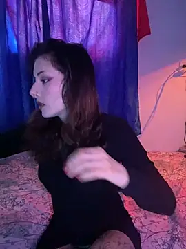 LiliJones  online show from September 17, 2025, 5:04 pm